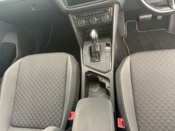 Volkswagen Tiguan 2.0 TDI SE Navigation SUV 5dr Diesel DSG Euro 6 (s/s) (150 ps)