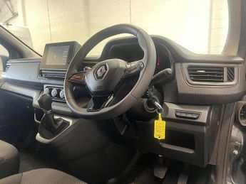 Renault Trafic 2.0 dCi LL30 Advance Minibus Double Cab 5dr Diesel EDC L2 H1 Eur