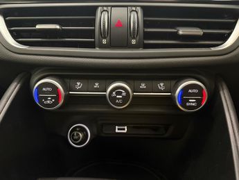 Alfa Romeo Giulia 2.0T Sprint Saloon 4dr Petrol Auto Euro 6 (s/s) (200 ps)