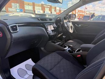 Nissan Qashqai 1.6 DIG-T n-tec SUV 5dr Petrol Manual 2WD Euro 6 (s/s) (163 ps)
