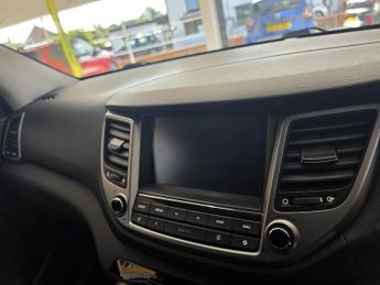 Hyundai TUCSON 1.7 CRDi Blue Drive SE Nav SUV 5dr Diesel DCT Euro 6 (s/s) (141 