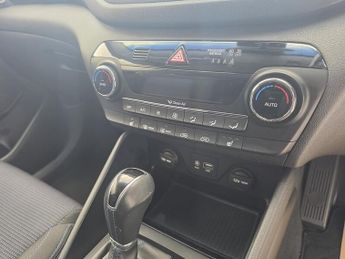 Hyundai TUCSON 1.7 CRDi Blue Drive SE Nav SUV 5dr Diesel DCT Euro 6 (s/s) (141 