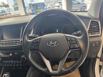 Hyundai TUCSON 1.7 CRDi Blue Drive SE Nav SUV 5dr Diesel DCT Euro 6 (s/s) (141 