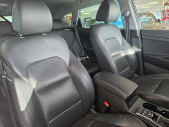 Hyundai TUCSON 2.0 CRDi Premium SUV 5dr Diesel Auto 4WD Euro 6 (136 ps)