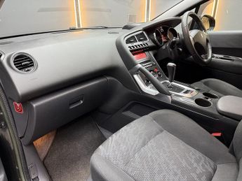 Peugeot 3008 1.6 e-HDi Allure SUV 5dr Diesel EGC Euro 5 (s/s) (115 ps)
