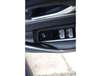 Jaguar F-PACE P400e R-Dynamic Black