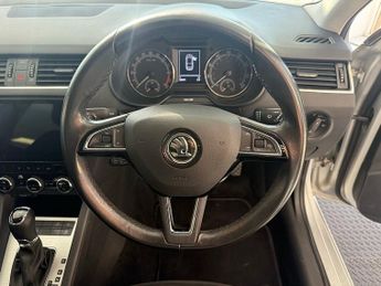 Skoda Octavia 1.6 TDI SCR SE Technology Hatchback 5dr Diesel DSG Euro 6 (s/s) 