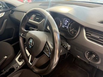 Skoda Octavia 1.6 TDI SCR SE Technology Hatchback 5dr Diesel DSG Euro 6 (s/s) 