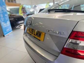 Skoda Octavia 1.6 TDI SCR SE Technology Hatchback 5dr Diesel DSG Euro 6 (s/s) 