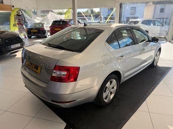 Skoda Octavia 1.6 TDI SCR SE Technology Hatchback 5dr Diesel DSG Euro 6 (s/s) 