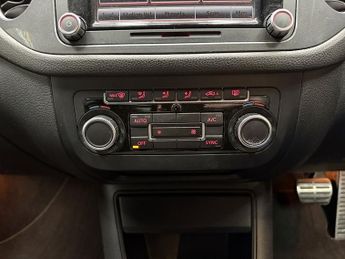 Volkswagen Tiguan 2.0 TDI BlueMotion Tech R-Line SUV 5dr Diesel DSG 4WD Euro 5 (s/