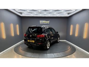 Volkswagen Tiguan 2.0 TDI BlueMotion Tech R-Line Edition SUV 5dr Diesel DSG 4WD Eu