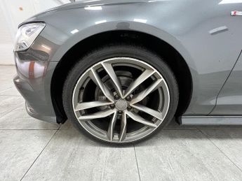 Audi A6 Saloon TDI ultra Black Edition