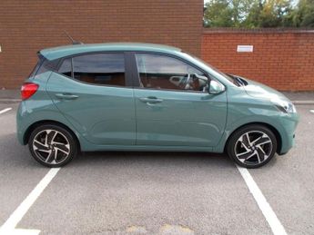 Hyundai i10 1.2 Premium Hatchback 5dr Petrol Auto Euro 6 (s/s) (84 ps)