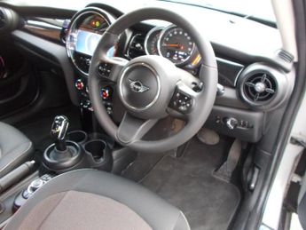 MINI Hatch 5-Door Hatch Cooper Classic Automatic