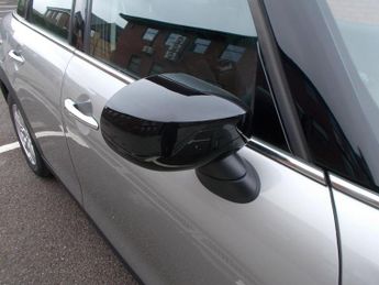 MINI Hatch 5-Door Hatch Cooper Classic Automatic