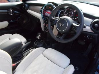 MINI Hatch 3-Door Hatch Cooper Exclusive (Premium Plus) 3/Dr Automatic
