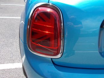 MINI Hatch 5-Door Hatch Cooper (Chili + More)