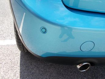 MINI Hatch 5-Door Hatch Cooper (Chili + More)