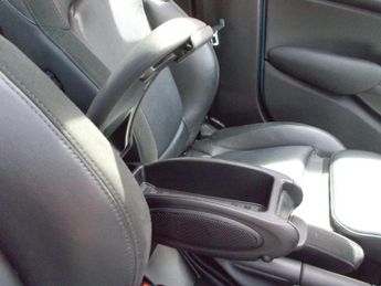 MINI Hatch 5-Door Hatch Cooper (Chili + More)