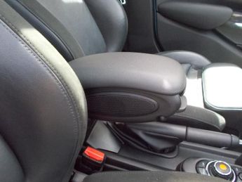 MINI Hatch 5-Door Hatch Cooper (Chili + More)