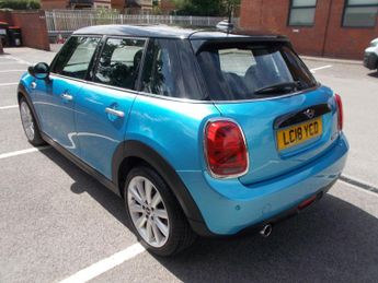 MINI Hatch 5-Door Hatch Cooper (Chili + More)