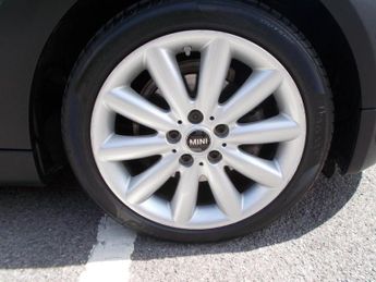 MINI Hatch 5-Door Hatch Cooper (Chili + More)