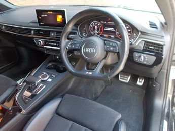 Audi A4 Avant 2.0 TFSI 40 Black Edition Estate 5dr Petrol S Tronic Euro 6 (s/s