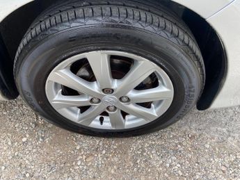 Toyota Yaris VVT-I TR **AUTOMATIC **