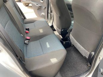 Toyota Yaris VVT-I TR **AUTOMATIC **