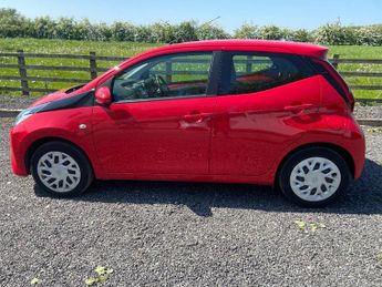 Toyota AYGO VVT-I X-Play X-Shift TSS