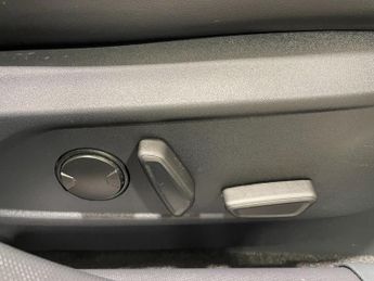 Ford Mustang Mach-E 70kWh Automatic Standard Range AWD 5dr.