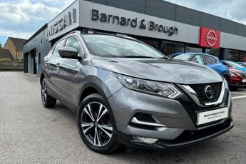 Nissan Qashqai 1.3 DIG-T (160ps) N-Connecta with Glass Roof