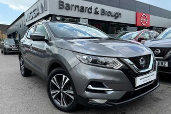 Nissan Qashqai 1.3 DIG-T (140ps) N-Connecta with Glass Roof