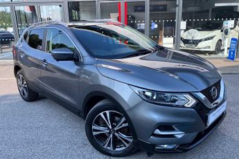 Nissan Qashqai 1.3 DIG-T (140ps) N-Connecta ( glass roof)
