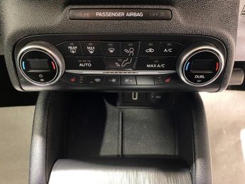 Ford Focus 1.5 Turbo EcoBoost (150PS) Automatic Titanium 5dr.