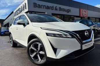 Nissan Qashqai 1.3 DIG-T (140ps) N-Connecta with Glass Roof