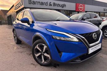 Nissan Qashqai 1.3 DIG-T (140ps) N-Connecta with Glass Roof