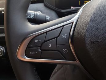 Renault Clio 1.6 E-TECH full hybrid 145 Techno 5dr Auto