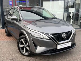 Nissan Qashqai 1.3 DIG-T (140ps) N-Connecta [Glass Roof]