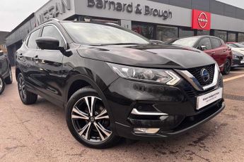 Nissan Qashqai 1.3 DIG-T (140ps) N-Connecta with Glass Roof