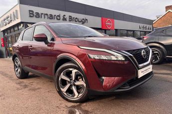 Nissan Qashqai 1.3 DIG-T (140ps) N-Connecta with Glass Roof