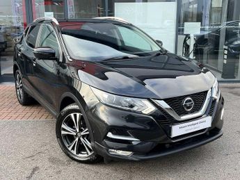 Nissan Qashqai 1.3 DIG-T (160ps) N-Connecta [Glass Roof]