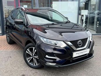 Nissan Qashqai 1.3 DIG-T (160ps) N-Connecta [Glass Roof]