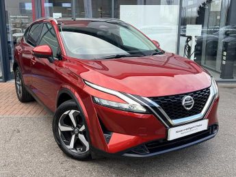 Nissan Qashqai 1.3 DIG-T (160ps) N-Connecta [Glass Roof]