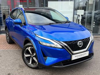 Nissan Qashqai 1.3 DIG-T (160ps) N-Connecta [Glass Roof]