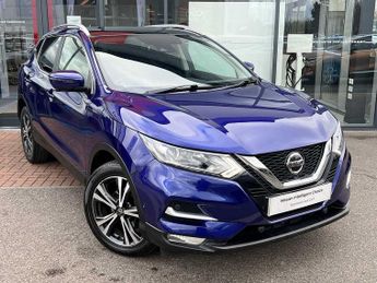 Nissan Qashqai 1.3 DIG-T (160ps) N-Connecta [Glass Roof]