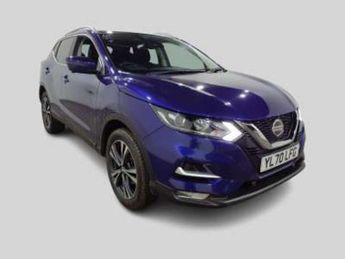 Nissan Qashqai 1.3 DIG-T (140ps) N-Connecta with Glass Roof