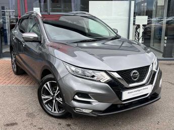 Nissan Qashqai 1.3 DIG-T (140ps) N-Connecta [Glass Roof]