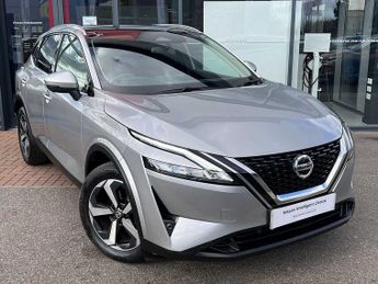 Nissan Qashqai 1.3 DIG-T (160ps) N-Connecta [Glass Roof]